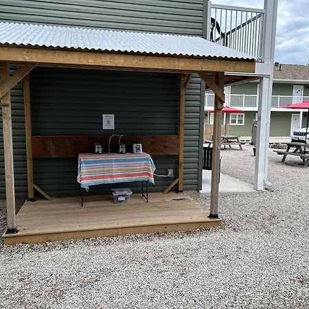 Escarpment Heights Motel Tobermory Exterior foto