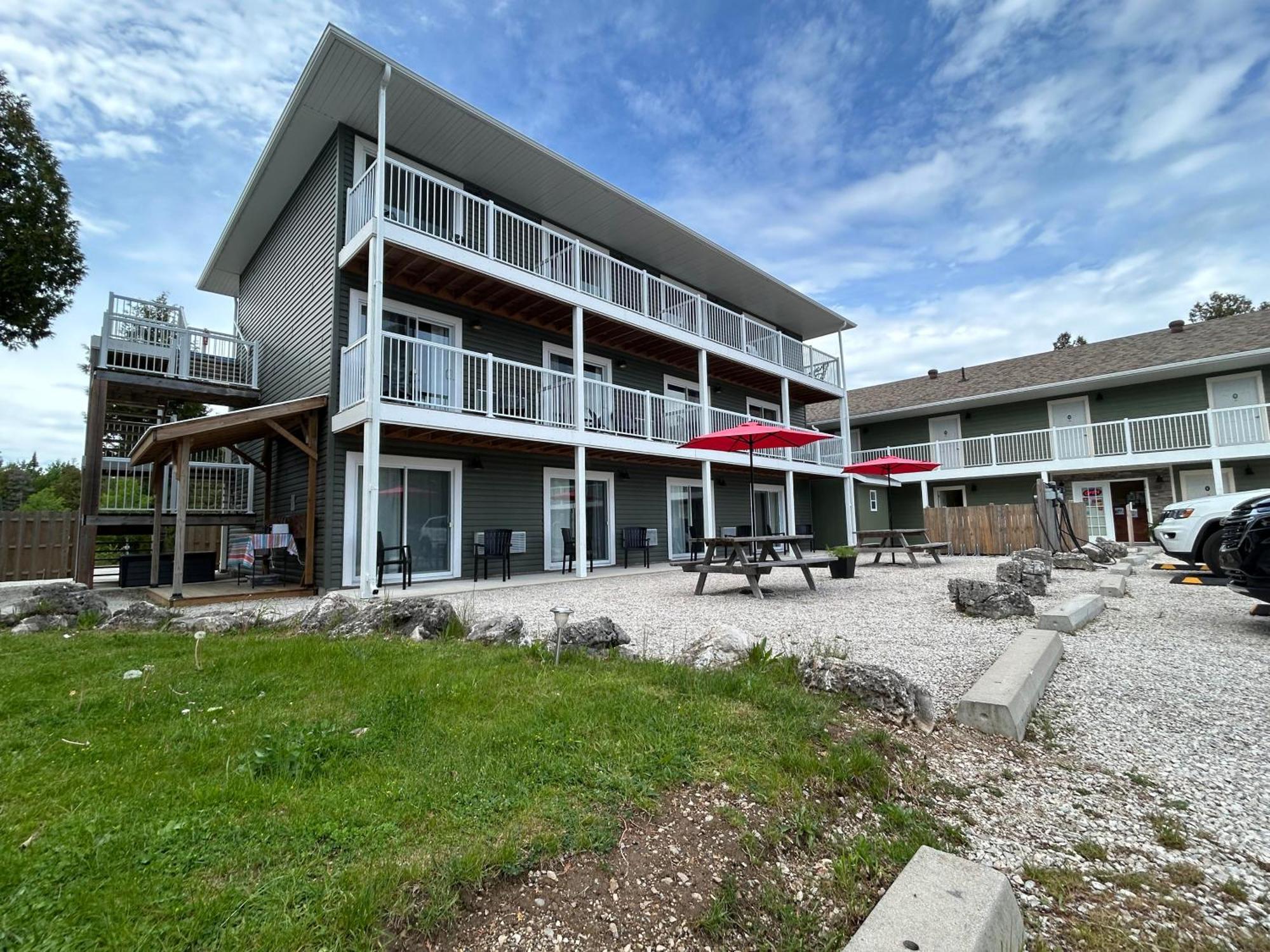 Escarpment Heights Motel Tobermory Exterior foto